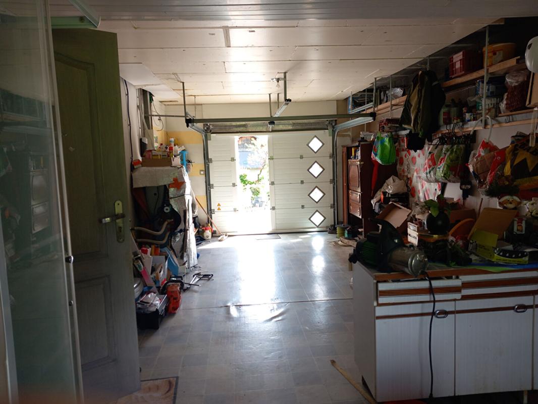 SAINT-AVRE Maison  6 pièce(s) 179 m2 8