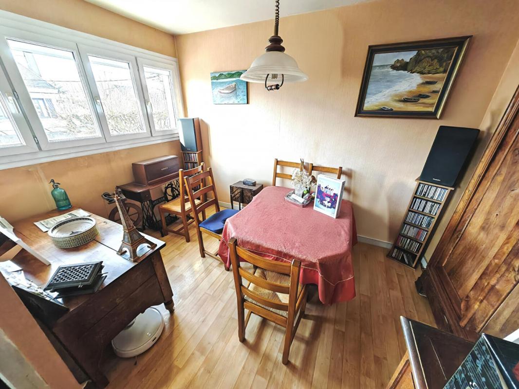 CHATEAUROUX Exclu investisseurs : Appartement T3/4 loué 73 m2, 1er étage, résidence St Germain à Châteauroux, cave et garage 2