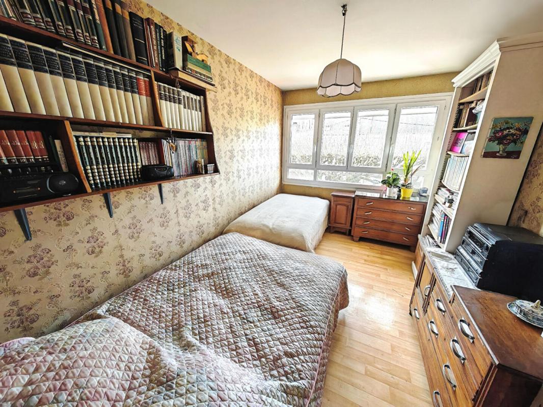 CHATEAUROUX Exclu investisseurs : Appartement T3/4 loué 73 m2, 1er étage, résidence St Germain à Châteauroux, cave et garage 3