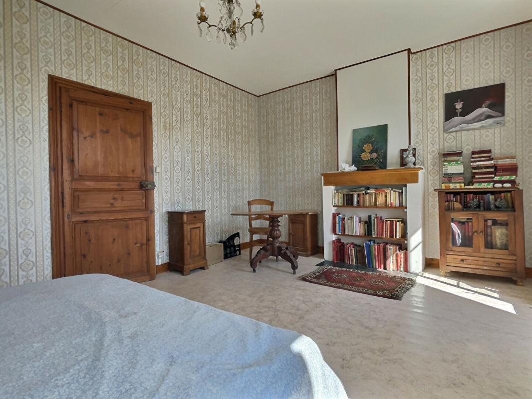 LA VALLEE 17250 - Maison La Vallée 5 pièce(s) 140 m2 + 120 m2 à finir de rénover - 10