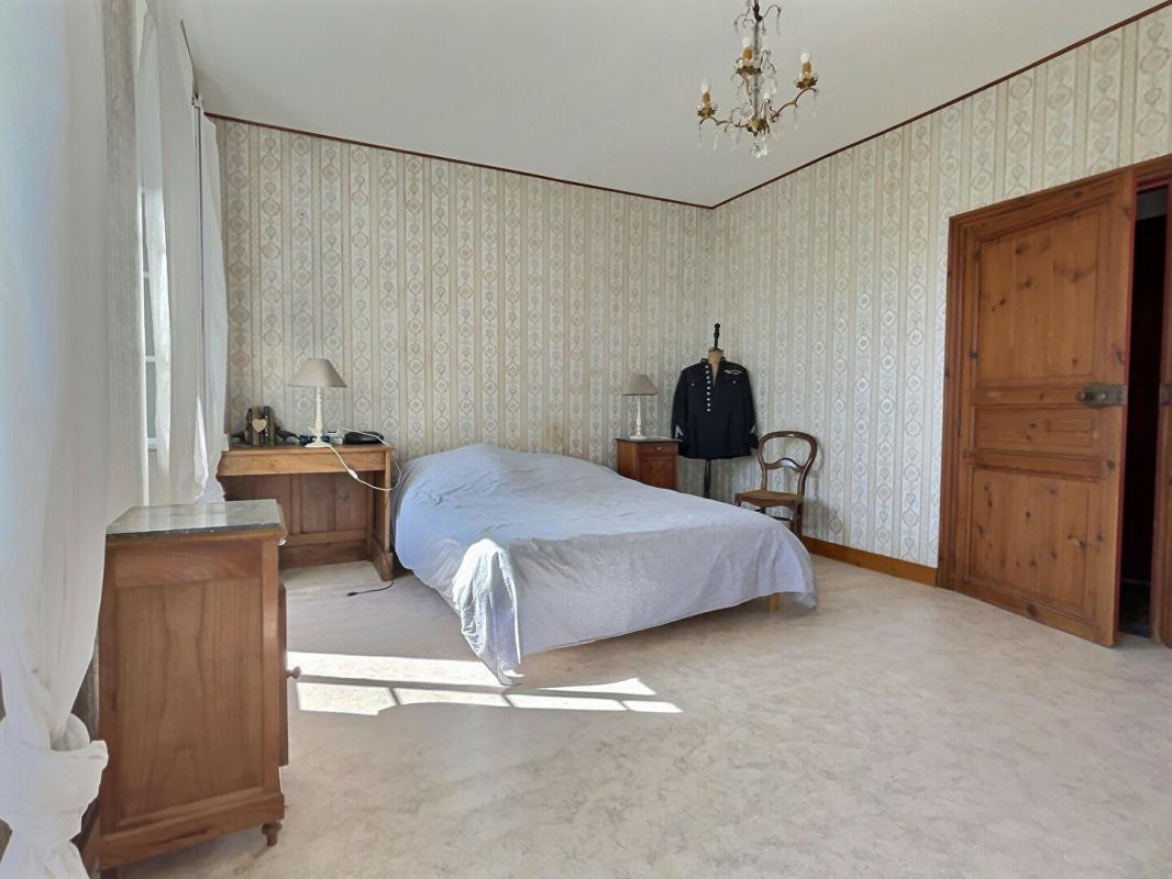 LA VALLEE 17250 - Maison La Vallée 5 pièce(s) 140 m2 + 120 m2 à finir de rénover - 11