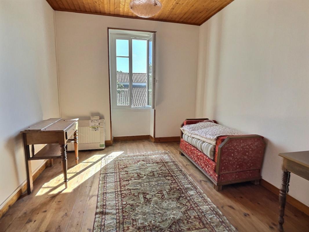 LA VALLEE 17250 - Maison La Vallée 5 pièce(s) 140 m2 + 120 m2 à finir de rénover - 8