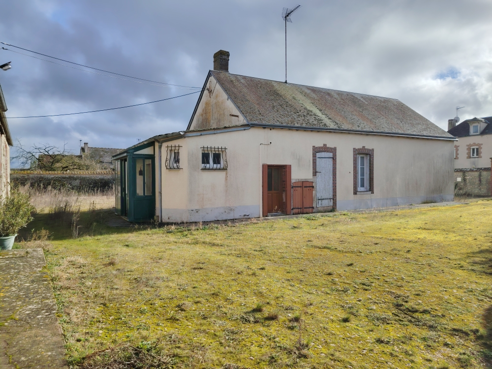 CHARTRES CORPS DE FERME AVEC NOMBREUSES DEPENDANCES 14