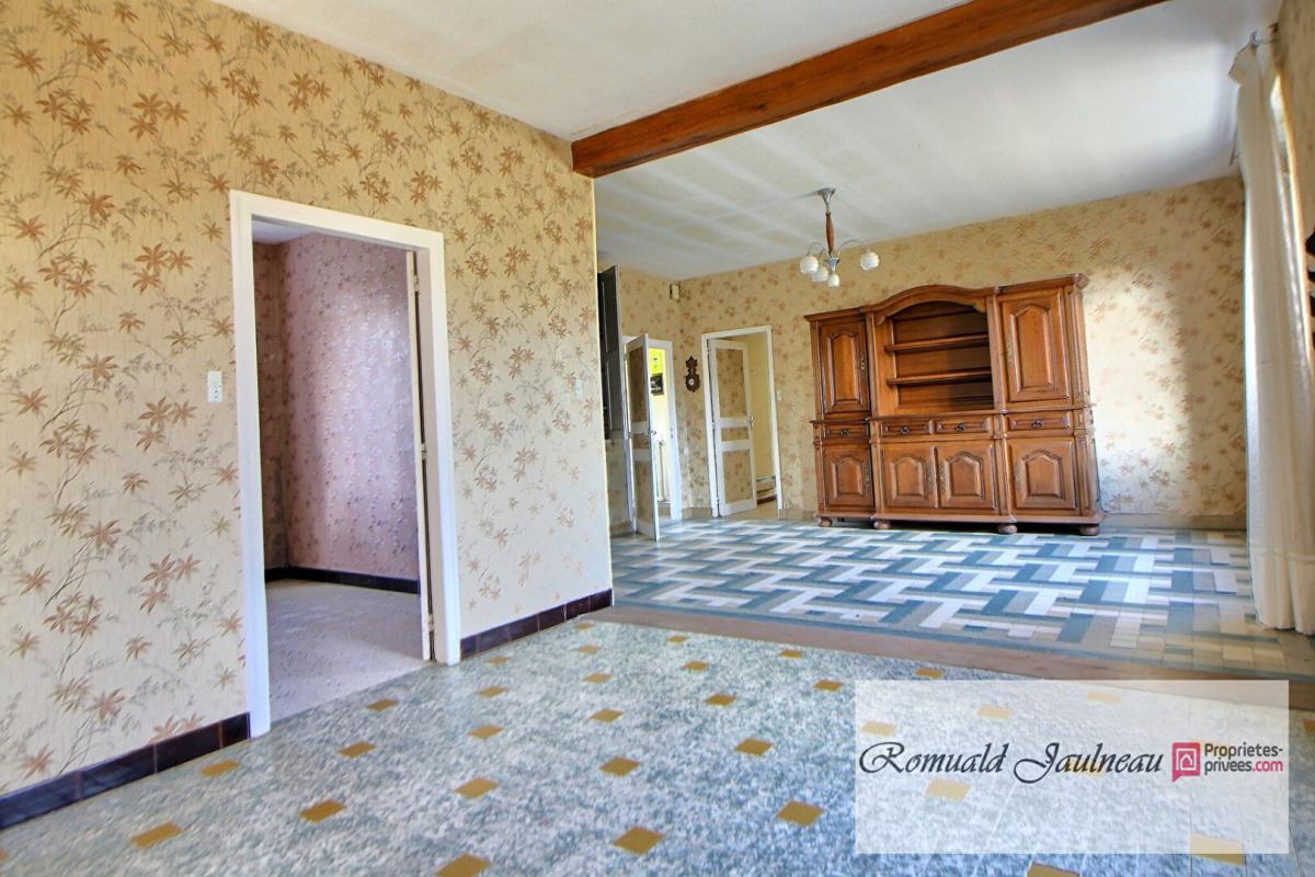 CHARTRES CORPS DE FERME AVEC NOMBREUSES DEPENDANCES 5