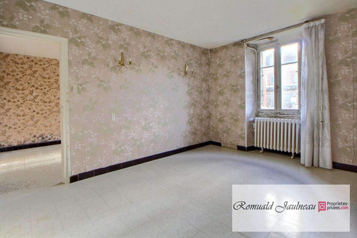 CHARTRES CORPS DE FERME AVEC NOMBREUSES DEPENDANCES 6