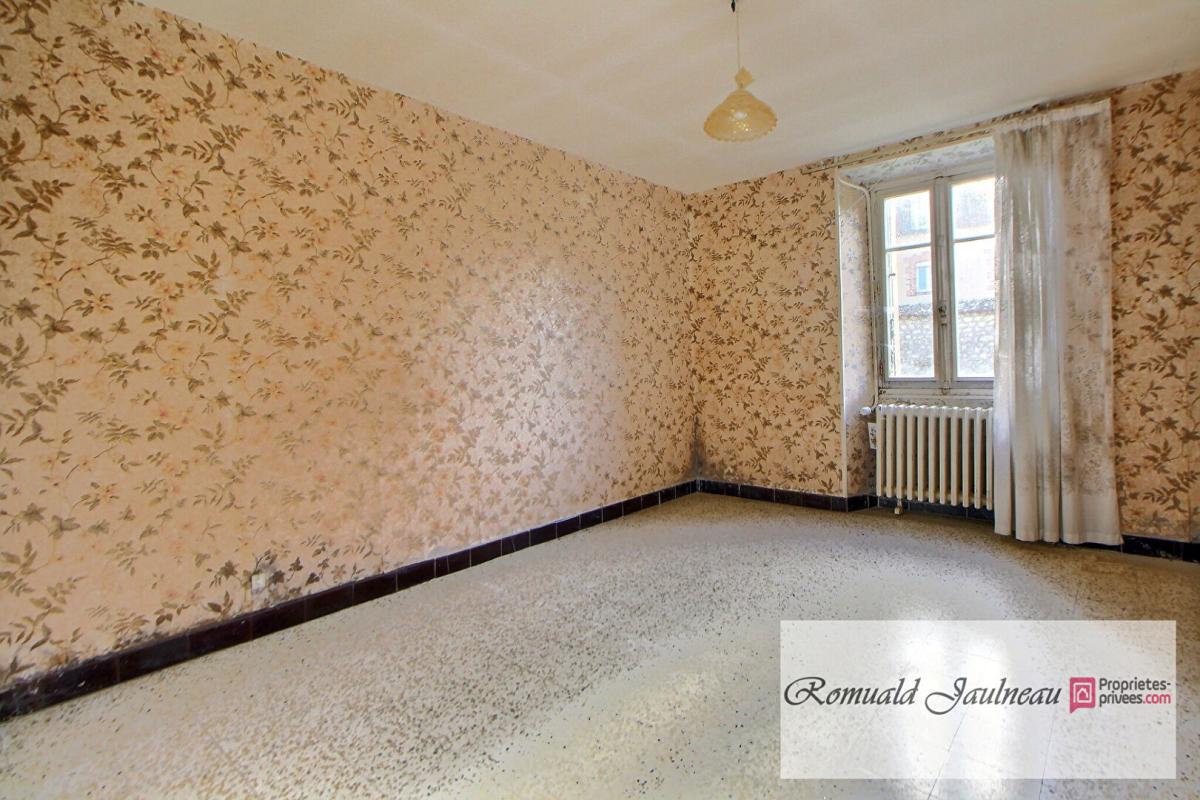 CHARTRES CORPS DE FERME AVEC NOMBREUSES DEPENDANCES 7