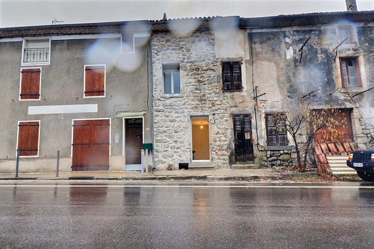 BARNAS Maison de village avec cour intérieure ? Barnas 1