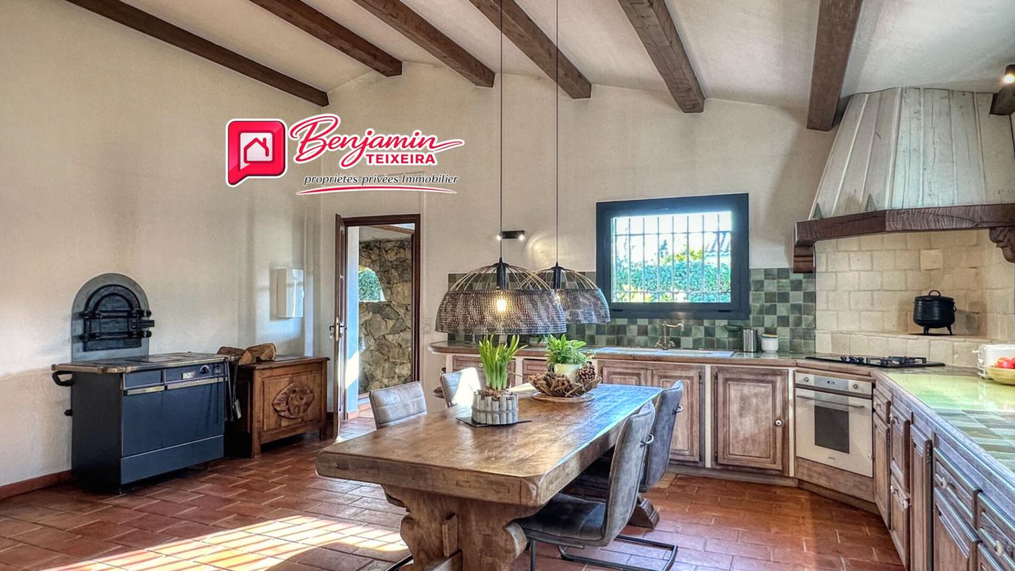 ROQUEBRUNE-SUR-ARGENS Villa Roquebrune Sur Argens 6 pièce(s) 145 m2 avec dépendance 13