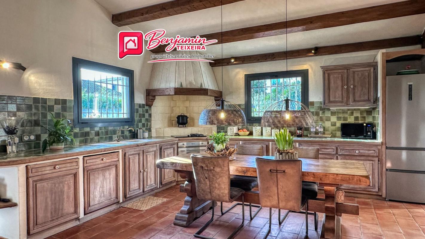 ROQUEBRUNE-SUR-ARGENS Villa Roquebrune Sur Argens 6 pièce(s) 145 m2 avec dépendance 4