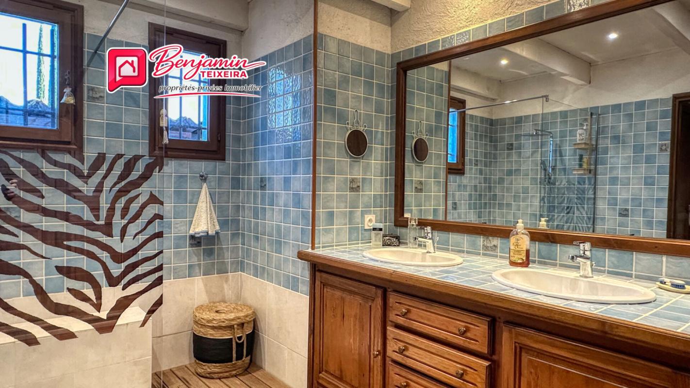 ROQUEBRUNE-SUR-ARGENS Villa Roquebrune Sur Argens 6 pièce(s) 145 m2 avec dépendance 5