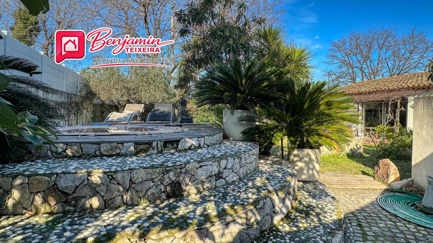 ROQUEBRUNE-SUR-ARGENS Villa Roquebrune Sur Argens 6 pièce(s) 145 m2 avec dépendance 9