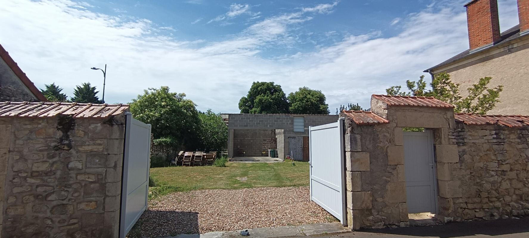 LE VEURDRE LE VEURDRE - MAISON DE BOURG 180 M2, STUDIO, TERRAIN + GARAGE 2