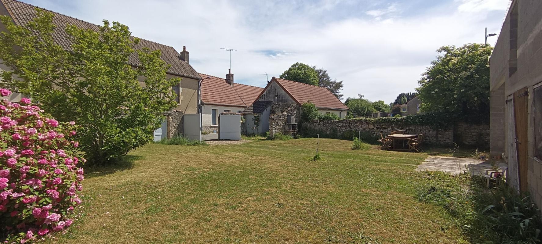 LE VEURDRE LE VEURDRE - MAISON DE BOURG 180 M2, STUDIO, TERRAIN + GARAGE 5