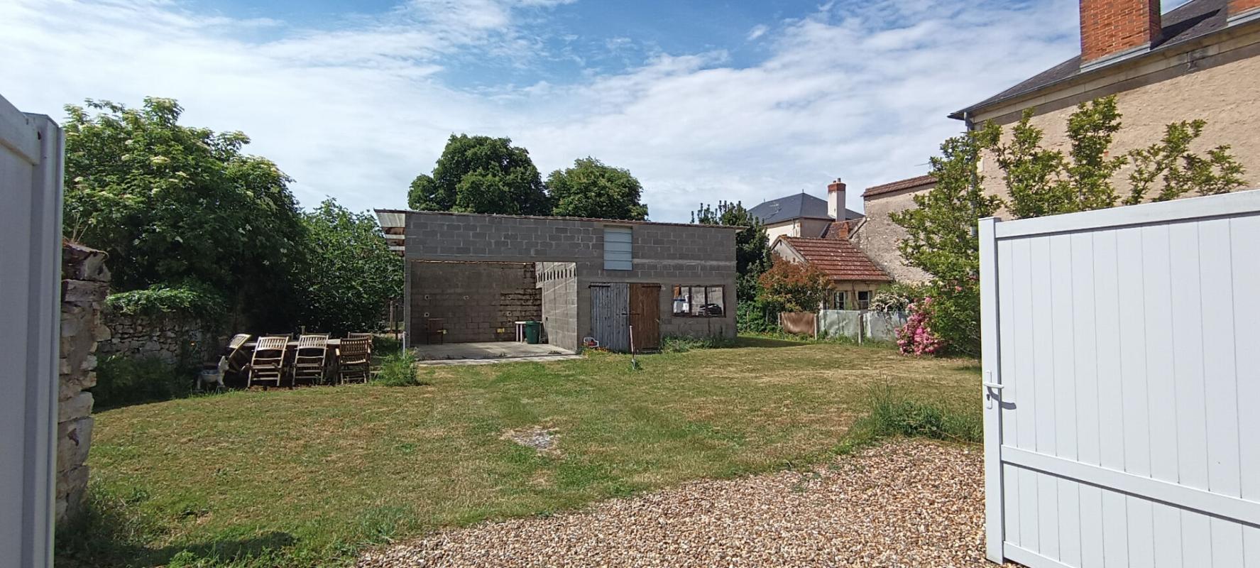 LE VEURDRE LE VEURDRE - MAISON DE BOURG 180 M2, STUDIO, TERRAIN + GARAGE 9