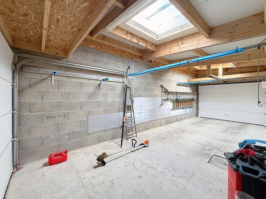 LOCQUELTAS Propriété familiale avec piscine. Vie de bourg à pied, volumes et cadre privilégié sur 930 m² de terrain. Locqueltas Centre 15