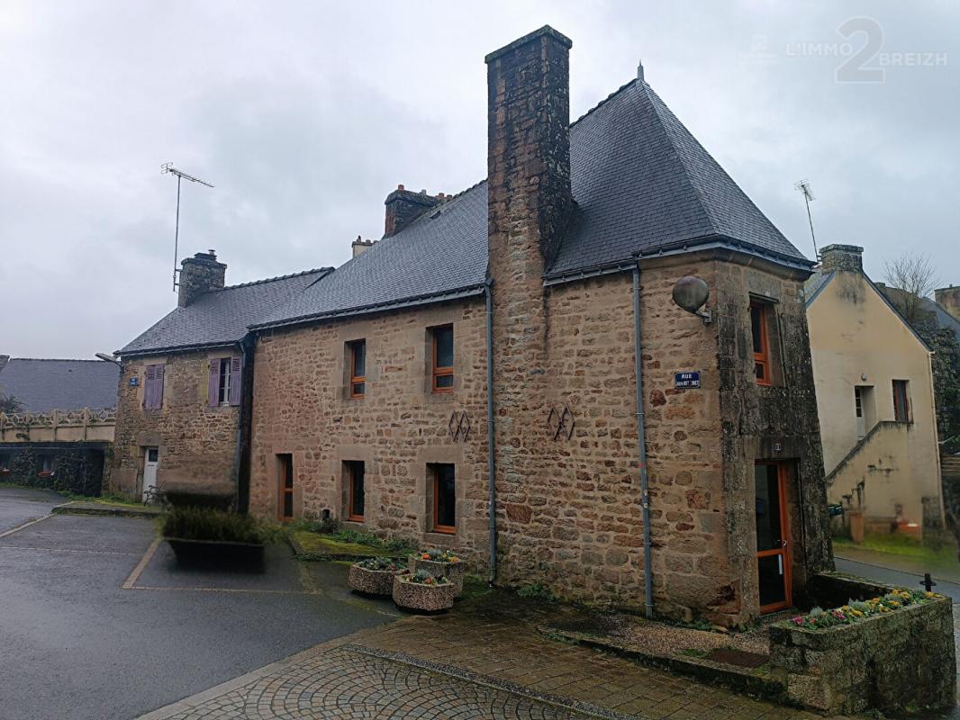 GUEMENE-SUR-SCORFF Bâtiment « Café Pointu »    110 m2 10