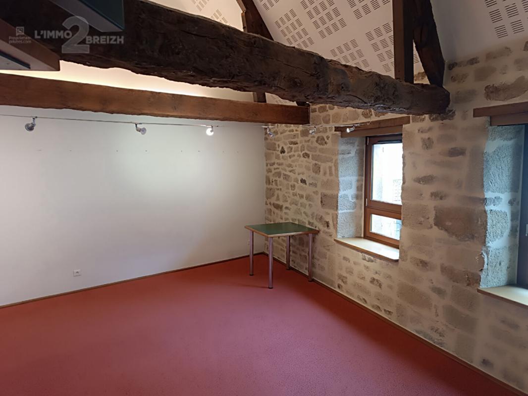 GUEMENE-SUR-SCORFF Bâtiment « Café Pointu »    110 m2 6