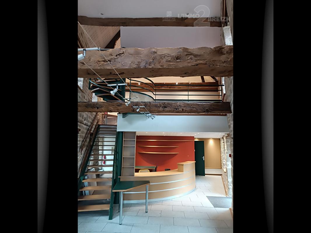 GUEMENE-SUR-SCORFF Bâtiment « Café Pointu »    110 m2 9