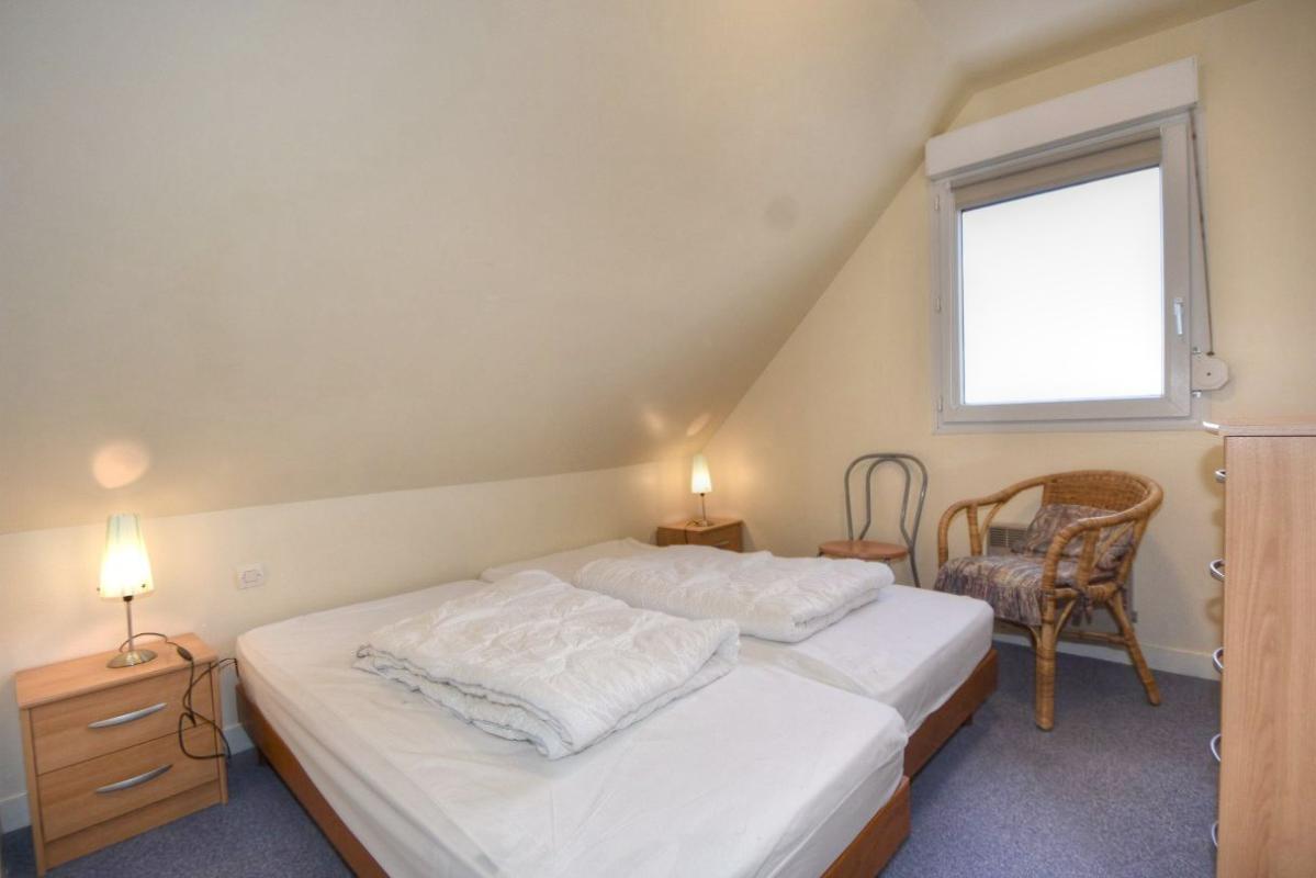 TREVOU-TREGUIGNEC Maison de 56 m2 avec garage et jardin . Belle vue mer de toutes les pièces 13