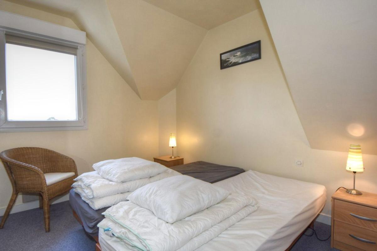 TREVOU-TREGUIGNEC Maison de 56 m2 avec garage et jardin . Belle vue mer de toutes les pièces 14