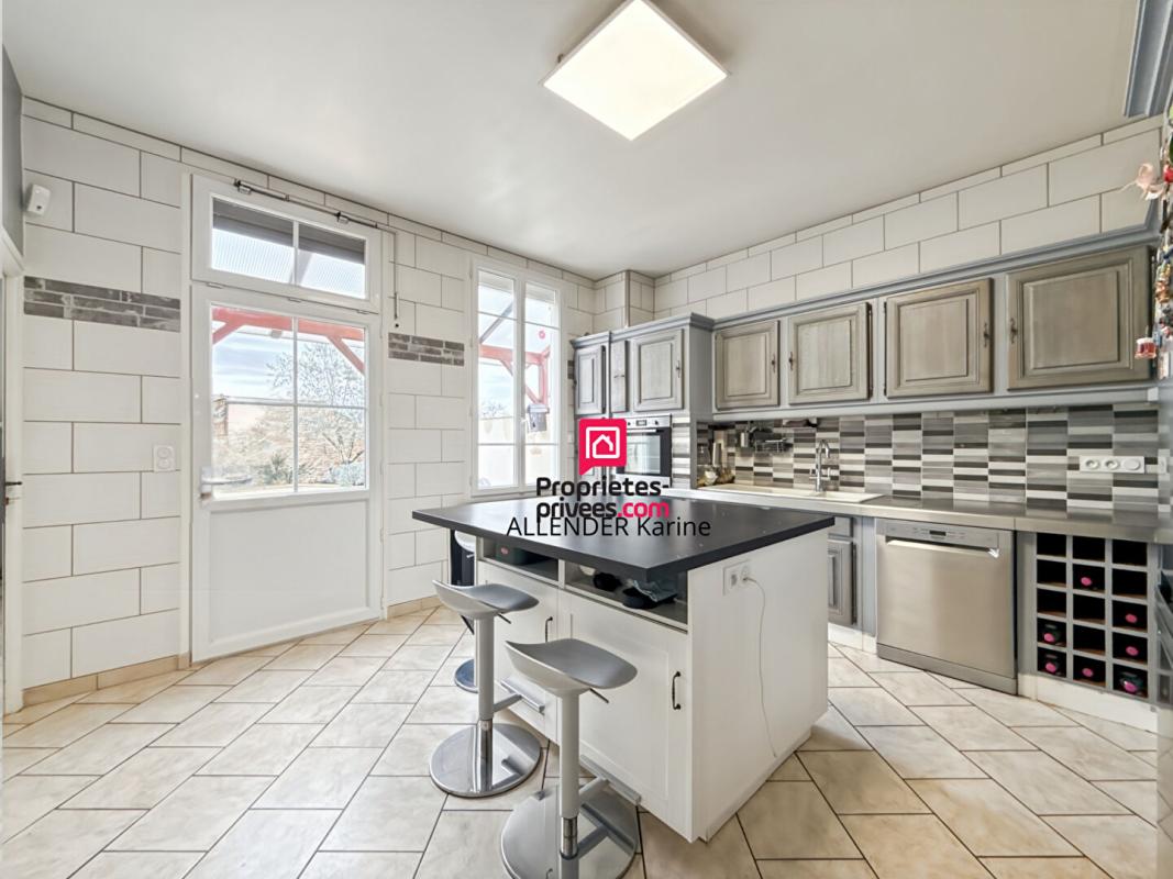 SAINT-CLEMENT Maison Saint Clement 7 pièce(s) 190 m2 10