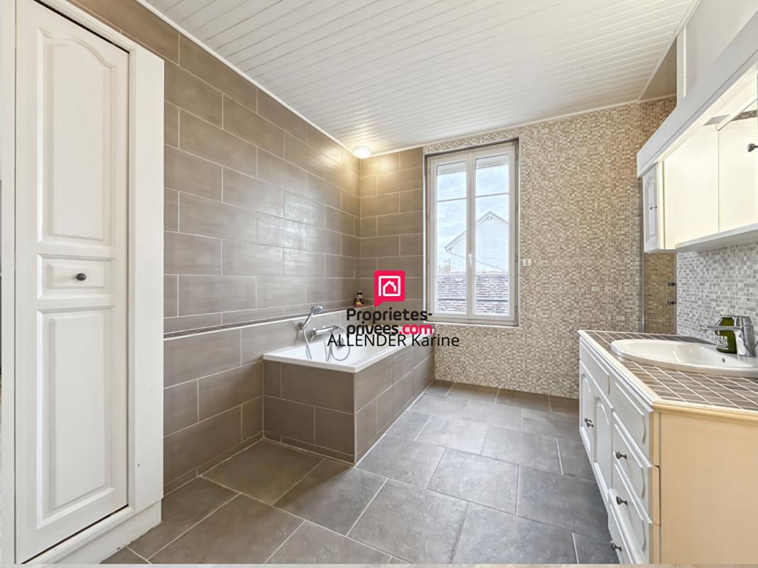 SAINT-CLEMENT Maison Saint Clement 7 pièce(s) 190 m2 4