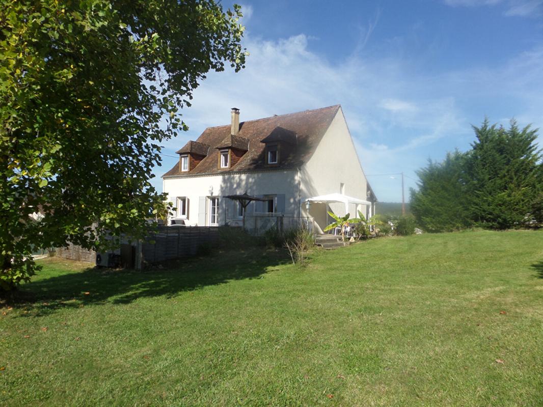 ANTONNE-ET-TRIGONANT Maison Perigourdine 8 pieces sur grand terrain de 2914 m² 2
