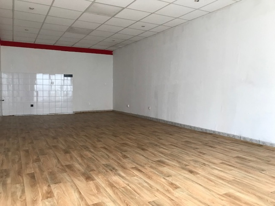 LA RONDE Maison familiale + LOCAL COMMERCIAL libre + dépendances et piscine 10