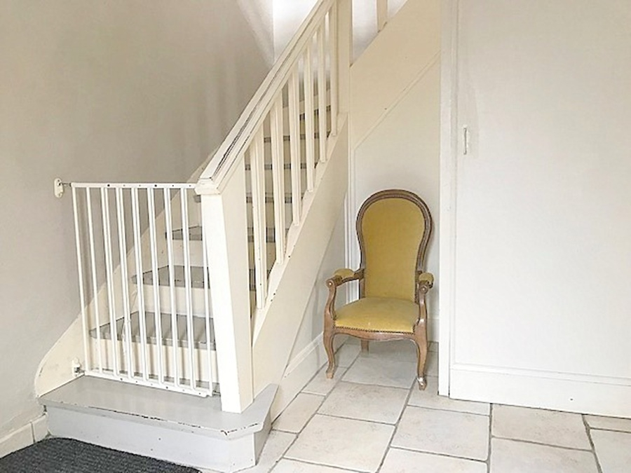 LA RONDE Maison familiale + LOCAL COMMERCIAL libre + dépendances et piscine 13