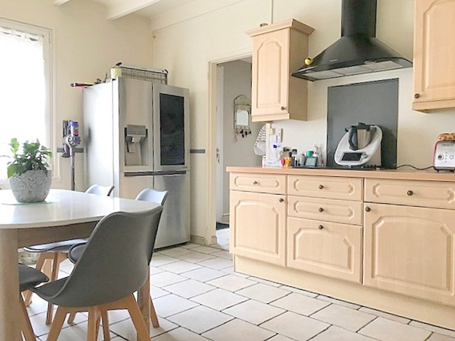 LA RONDE Maison familiale + LOCAL COMMERCIAL libre + dépendances et piscine 14