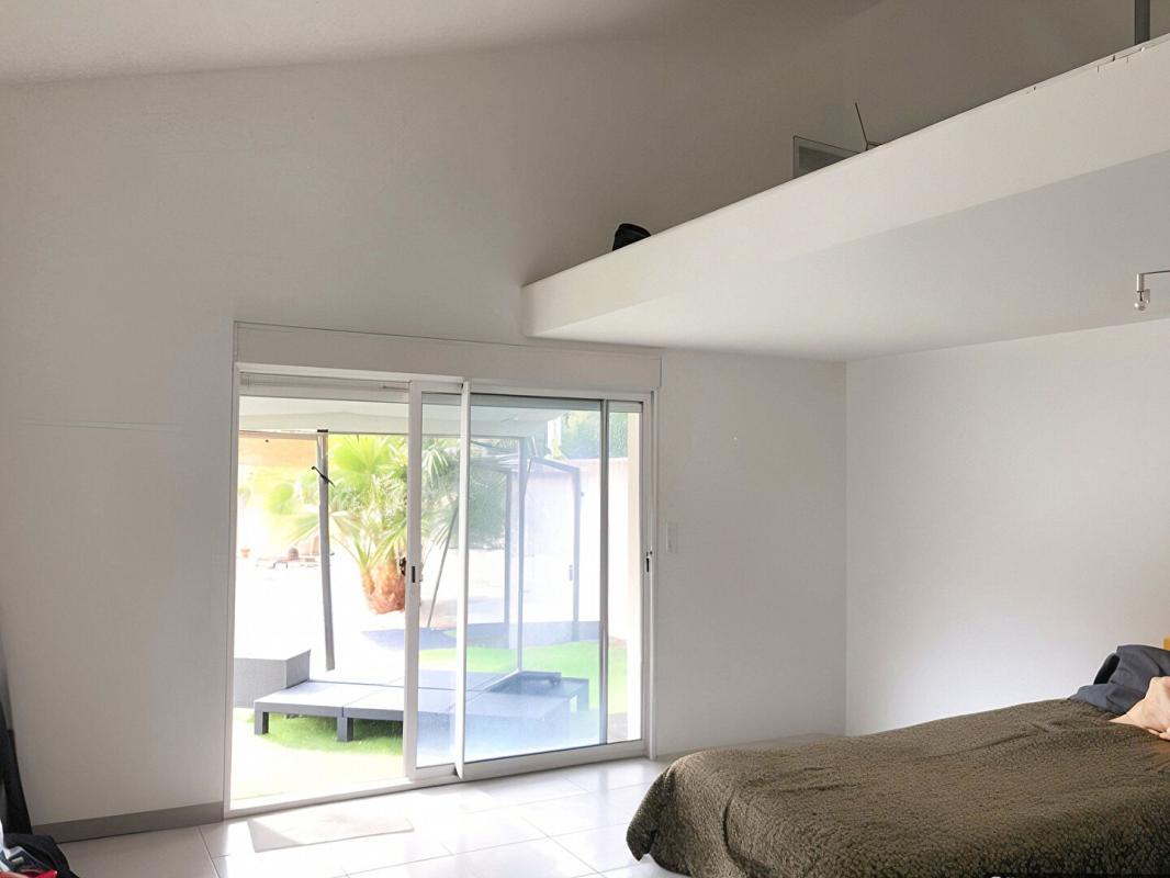 LA RONDE Maison familiale + LOCAL COMMERCIAL libre + dépendances et piscine 15