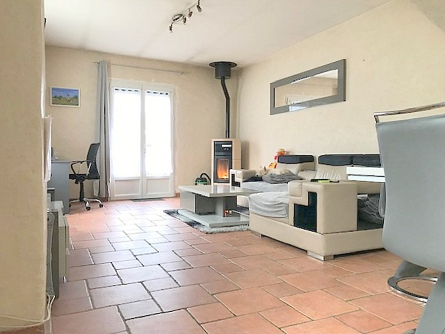 LA RONDE Maison familiale + LOCAL COMMERCIAL libre + dépendances et piscine 4