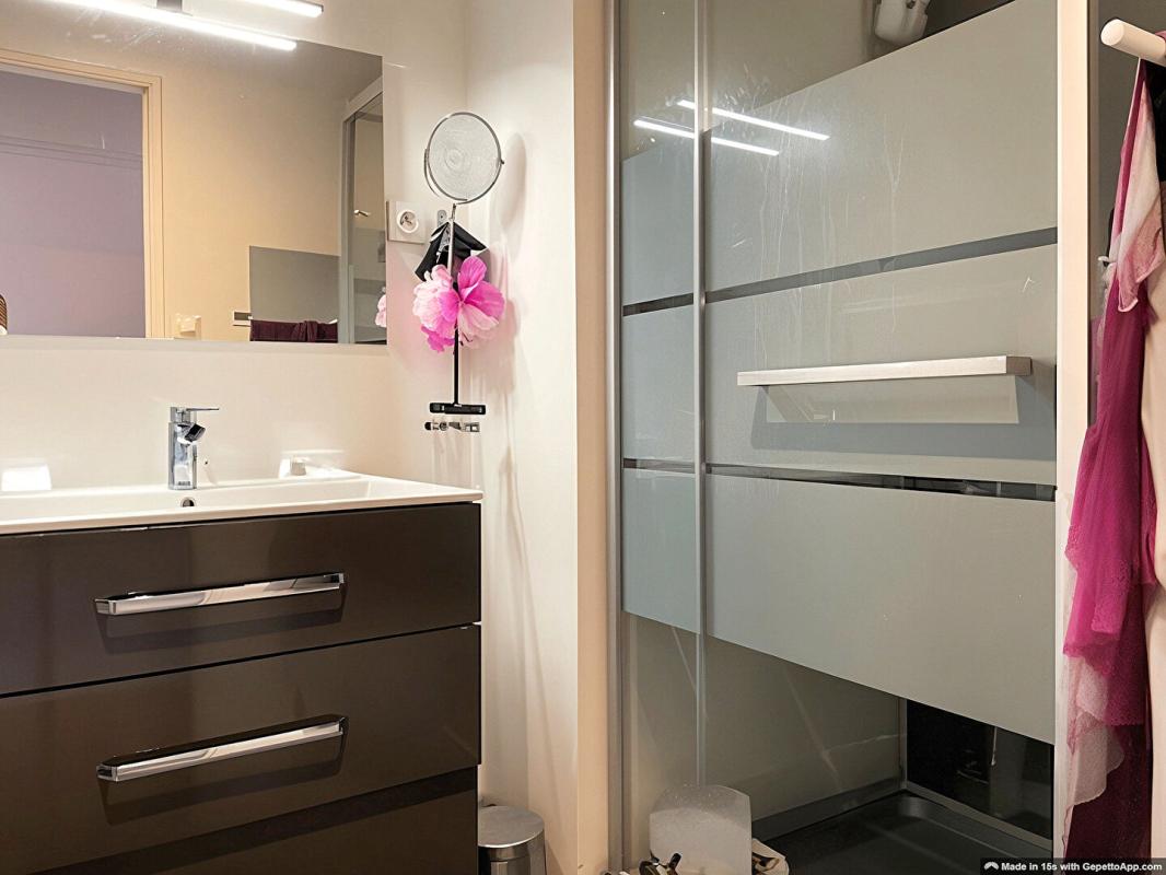 LA RONDE Maison familiale + LOCAL COMMERCIAL libre + dépendances et piscine 8