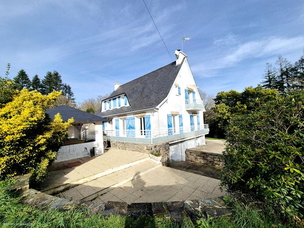 CLEGUER Belle Propriété dans le Morbihan - 6 pièces - 162 m2 - Terrain 17 500 m2 -5 min de Cléguer - 16 km de Lorient- 25 km des plages 12