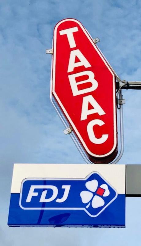 BEAUNE 21200 BEAUNE - TABAC PRESSE FDJ PMU  avec logement 100 m² 6