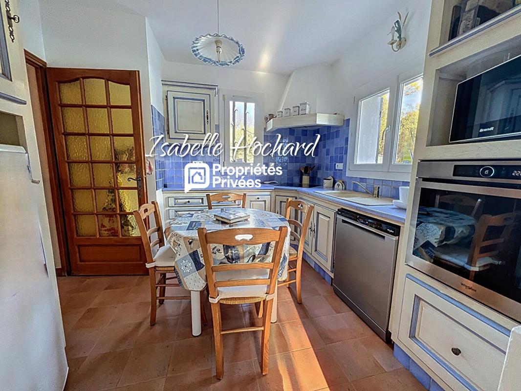 SAINT-MAXIMIN-LA-SAINTE-BAUME Maison Saint Maximin La Sainte Baume 5 pièce(s) 123 m² 9