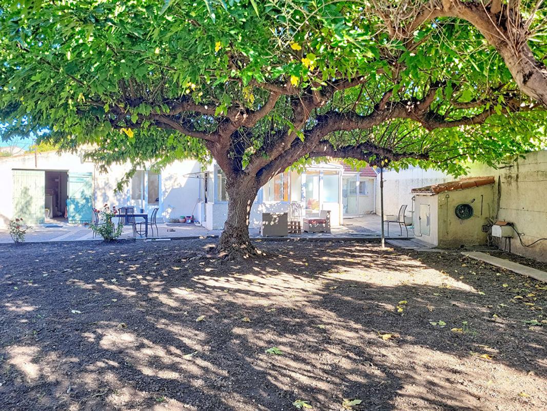 CHATEAURENARD Maison de plain-pied avec fort potentiel Terrain 931 m² Exposition plein sud 1