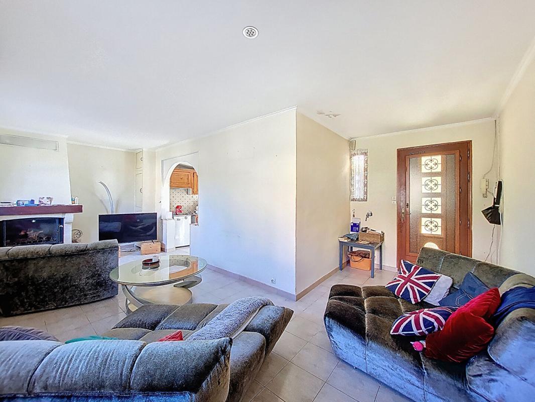 CHATEAURENARD Maison de plain-pied avec fort potentiel Terrain 931 m² Exposition plein sud 4