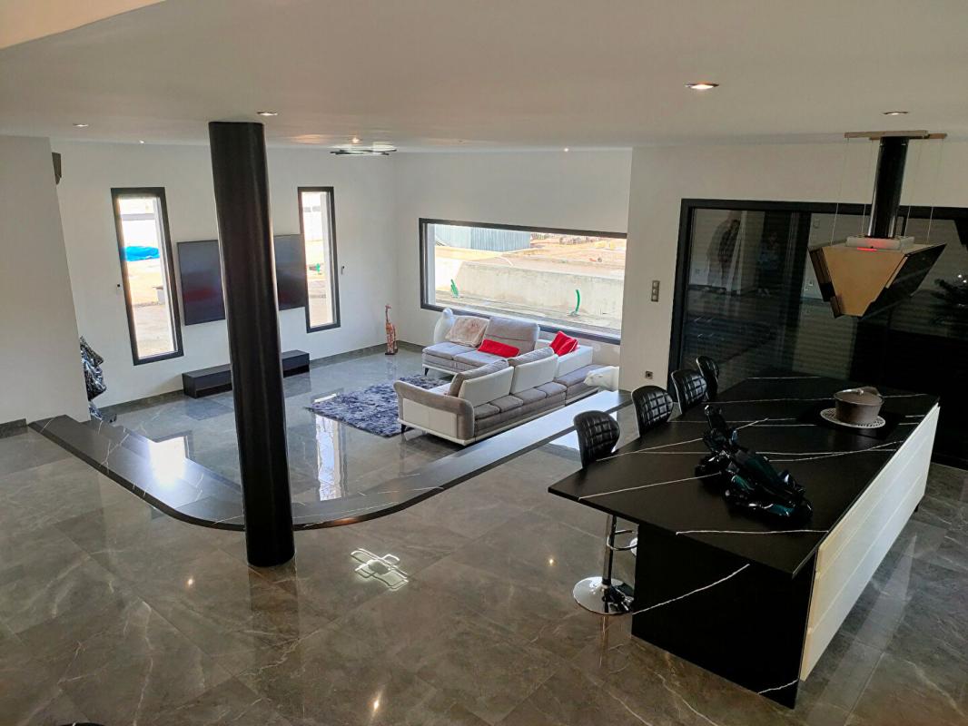 SAINTE-EULALIE MAISON 224 m² - 7 PIECES - GARAGE ET DEPENDANCES - TERRAIN 3232 m² 11