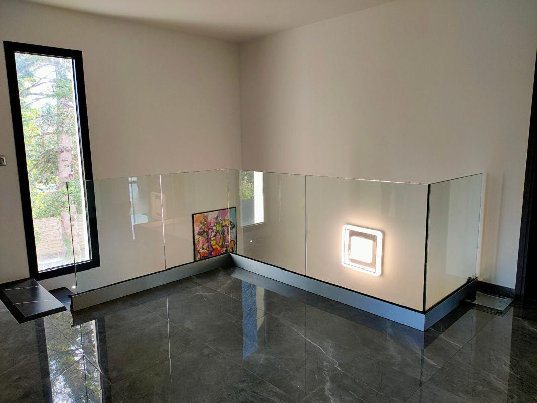 SAINTE-EULALIE MAISON 224 m² - 7 PIECES - GARAGE ET DEPENDANCES - TERRAIN 3232 m² 12