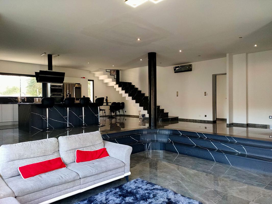 SAINTE-EULALIE MAISON 224 m² - 7 PIECES - GARAGE ET DEPENDANCES - TERRAIN 3232 m² 3