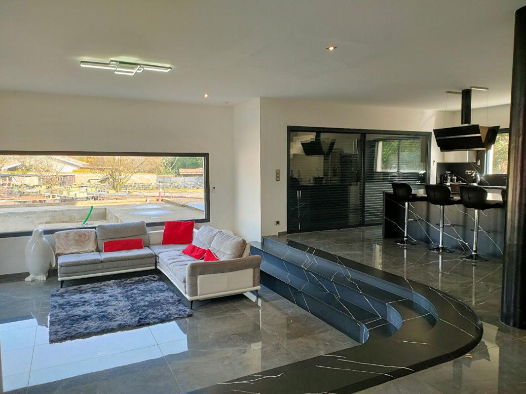 SAINTE-EULALIE MAISON 224 m² - 7 PIECES - GARAGE ET DEPENDANCES - TERRAIN 3232 m² 6