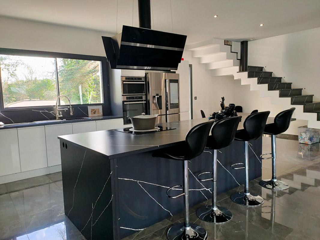 SAINTE-EULALIE MAISON 224 m² - 7 PIECES - GARAGE ET DEPENDANCES - TERRAIN 3232 m² 9