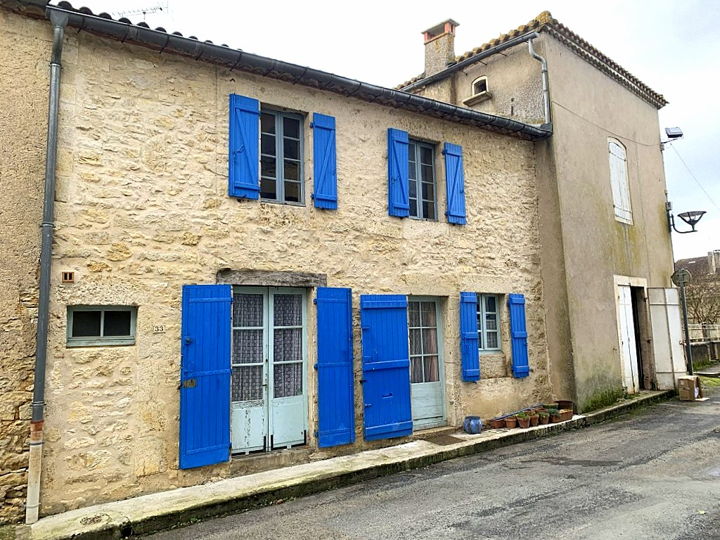 SAUZET Maison de village en pierre à rénover 15