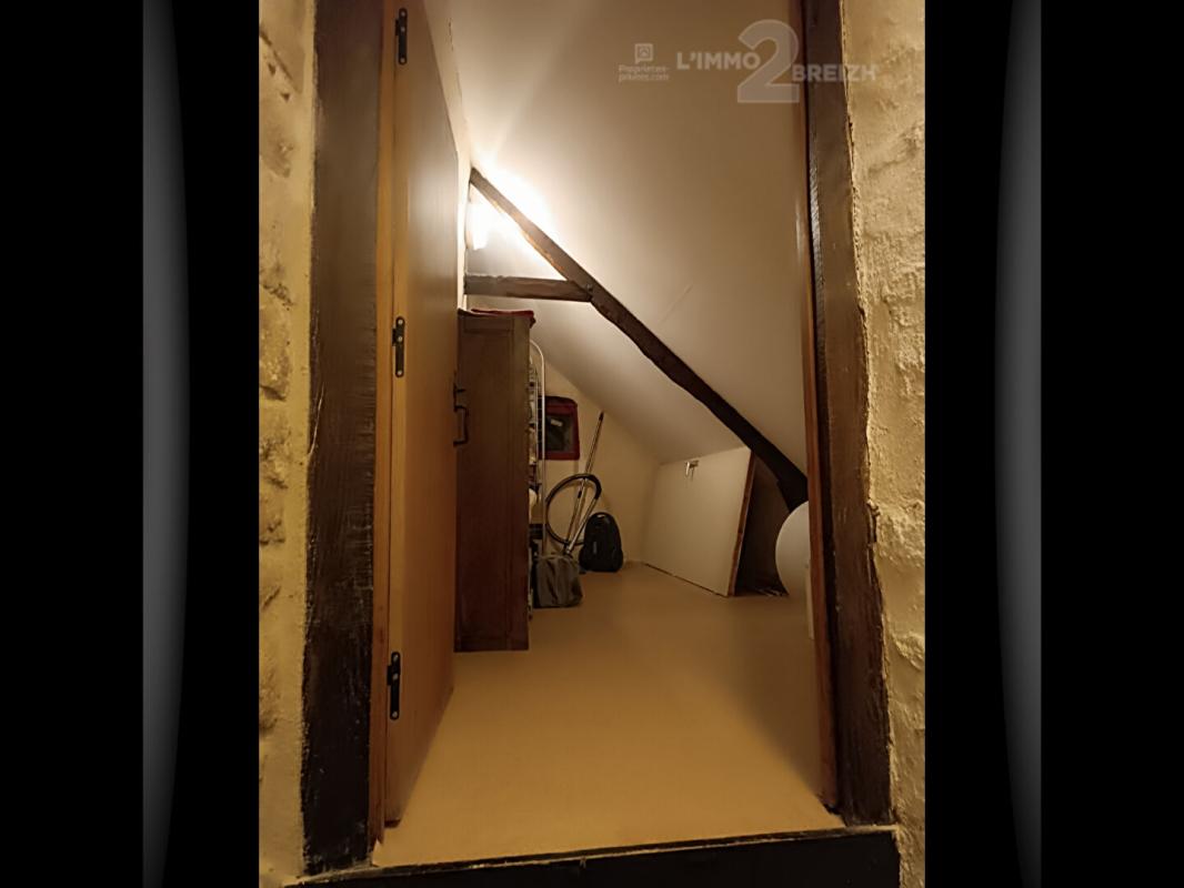 GUEMENE-SUR-SCORFF Maison à colombages du XVIe siècle   100 m2 16