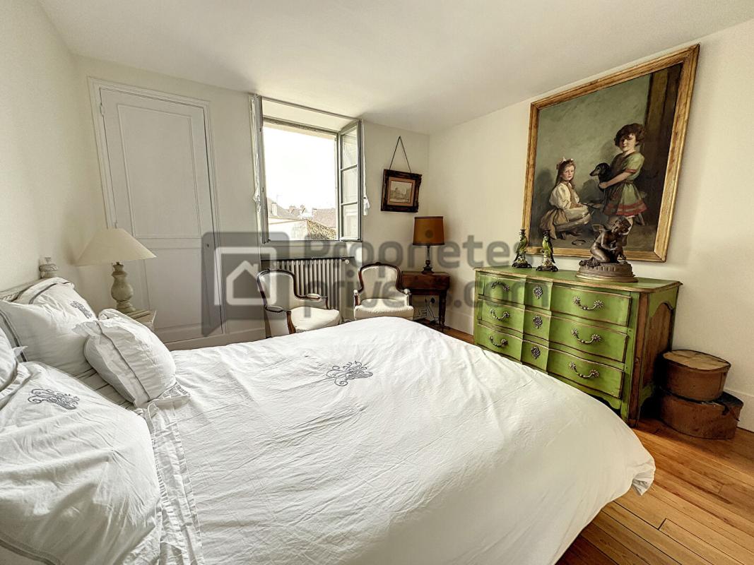 BRIE-COMTE-ROBERT MAISON CENTRE VILLE AVEC GARAGE ET JARDIN 10