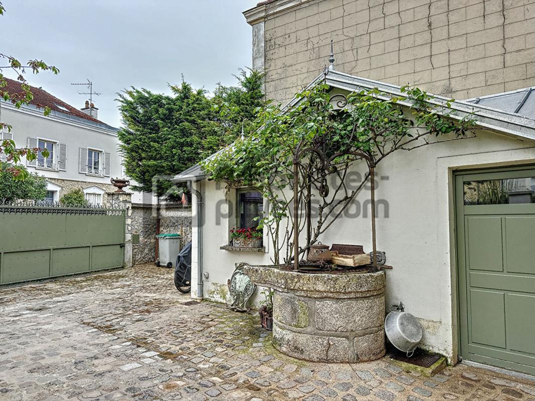 BRIE-COMTE-ROBERT MAISON CENTRE VILLE AVEC GARAGE ET JARDIN 13