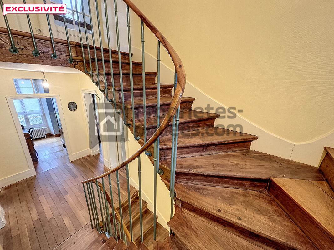 BRIE-COMTE-ROBERT MAISON CENTRE VILLE AVEC GARAGE ET JARDIN 9