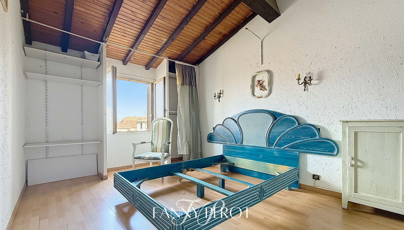 SAINT-CYPRIEN A rénover: A St-Cyprien, maison de 148m² avec jardin, piscine et garage 11