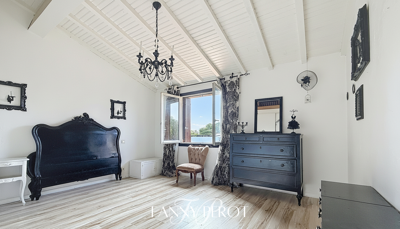 SAINT-CYPRIEN A rénover: A St-Cyprien, maison de 148m² avec jardin, piscine et garage 13